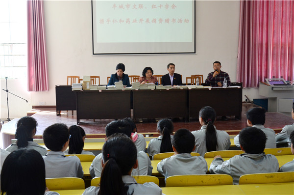 濟困助學愛心捐贈.jpg